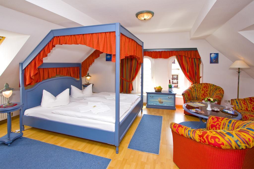 U-Nautic Restaurant & Pension Waren  Bagian luar foto