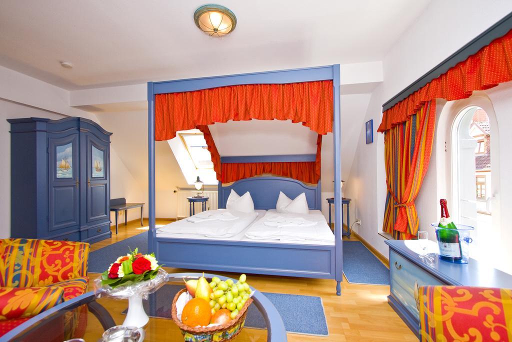 U-Nautic Restaurant & Pension Waren  Bagian luar foto