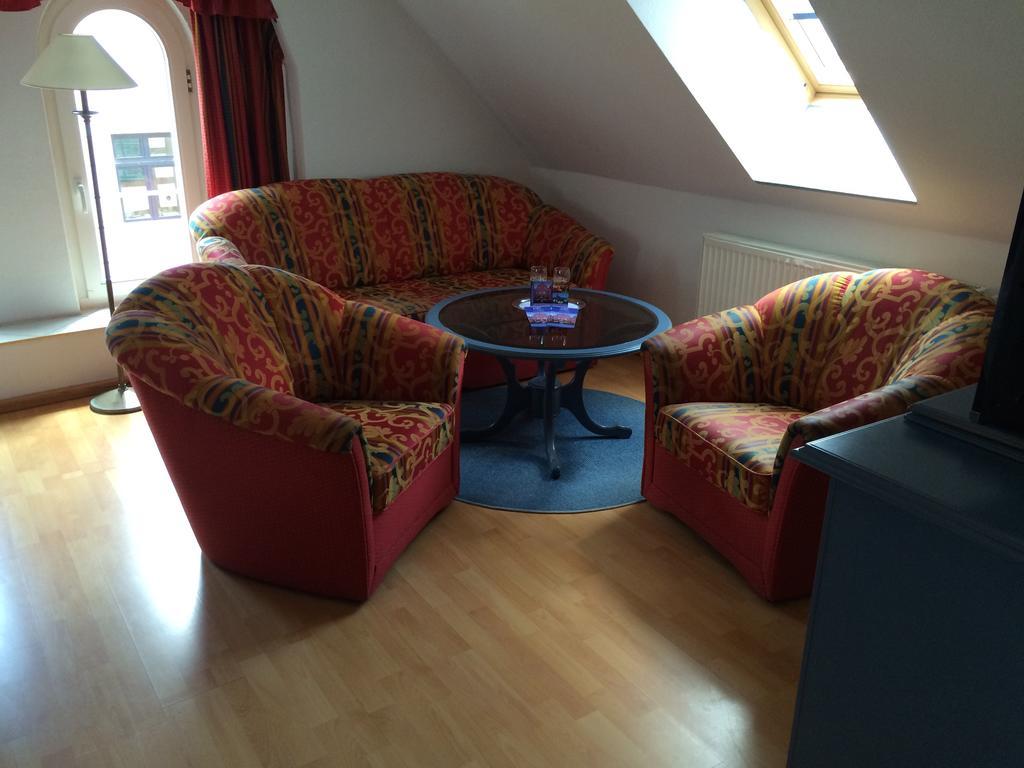 U-Nautic Restaurant & Pension Waren  Bagian luar foto