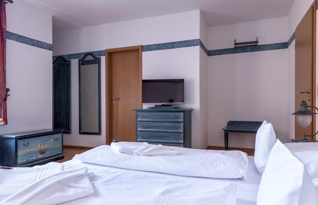 U-Nautic Restaurant & Pension Waren  Bagian luar foto