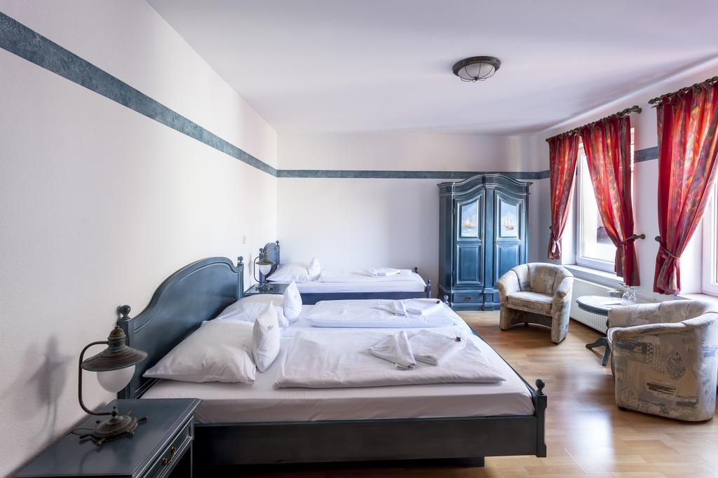 U-Nautic Restaurant & Pension Waren  Bagian luar foto